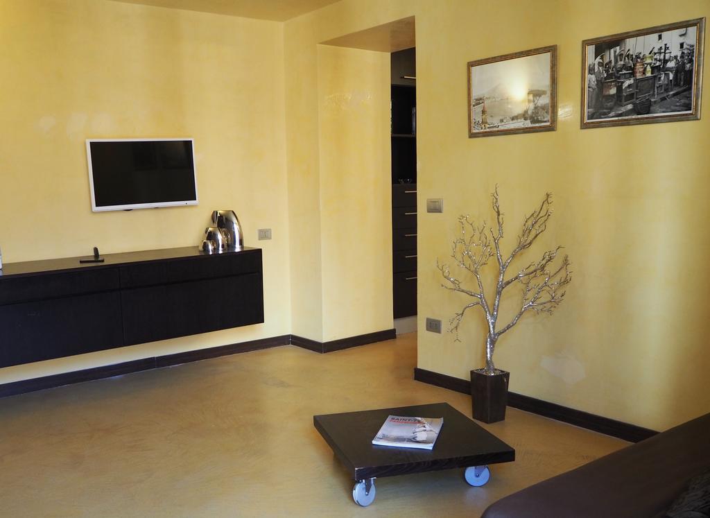 La Dimora Di Chiaia Apartment *